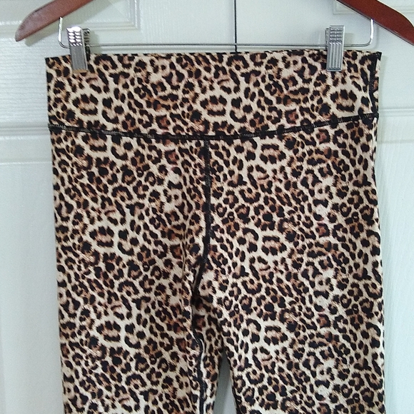 Zyia leapard print Scrunchy Hi rise 7/8 light and lux 24" 14 / 16 leggings - Picture 2 of 11